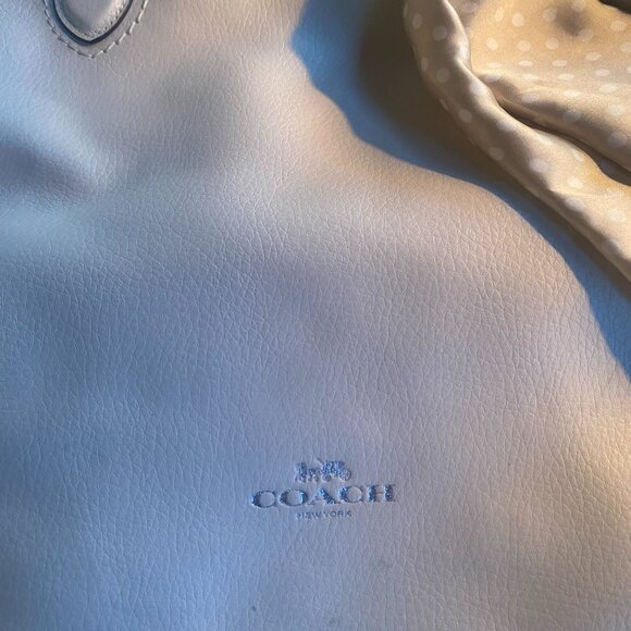 🤍 Coach Derby Tote – Soft Chalk Ivory White - Pebbled Leather Elegance 🤍 - Picture 3 of 5